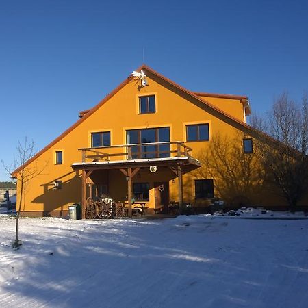 Penzion Eqilon Hotel Mělník Kültér fotó