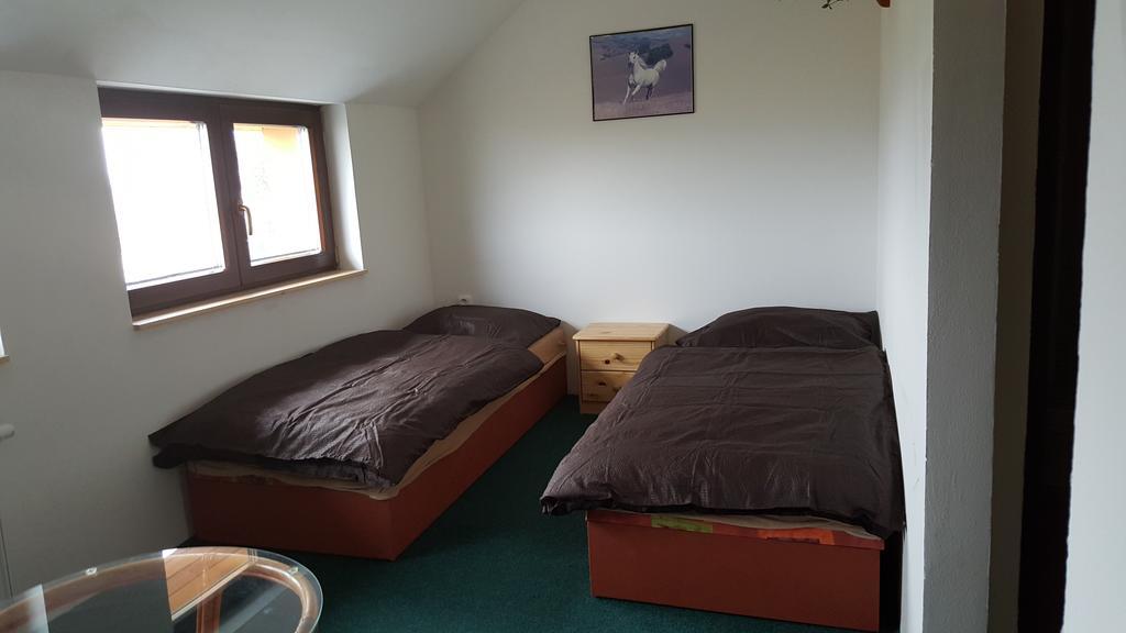 Penzion Eqilon Hotel Mělník Kültér fotó