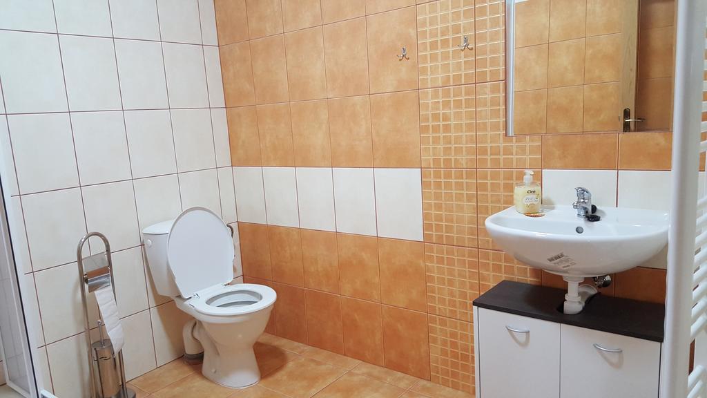 Penzion Eqilon Hotel Mělník Kültér fotó