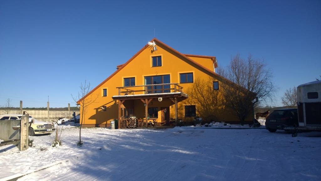 Penzion Eqilon Hotel Mělník Kültér fotó