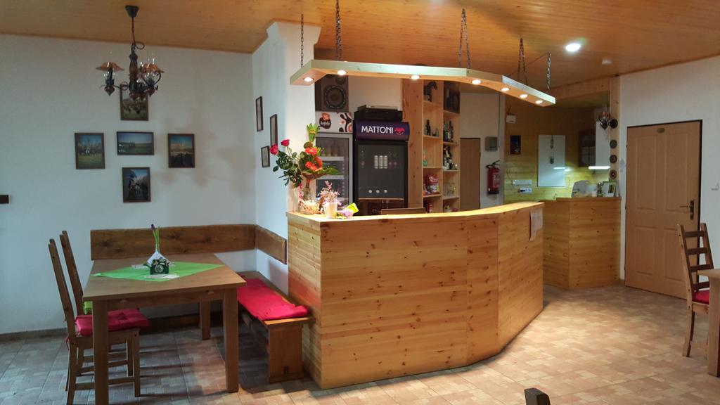 Penzion Eqilon Hotel Mělník Kültér fotó