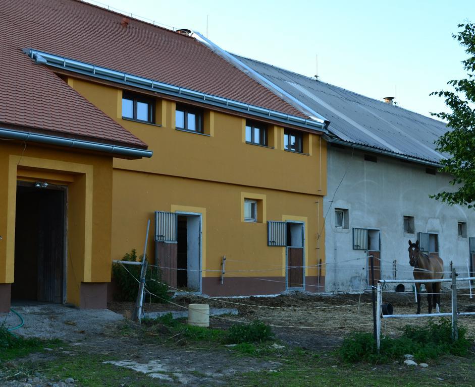 Penzion Eqilon Hotel Mělník Kültér fotó