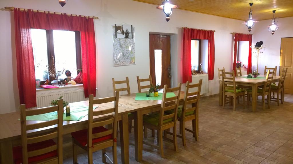 Penzion Eqilon Hotel Mělník Kültér fotó