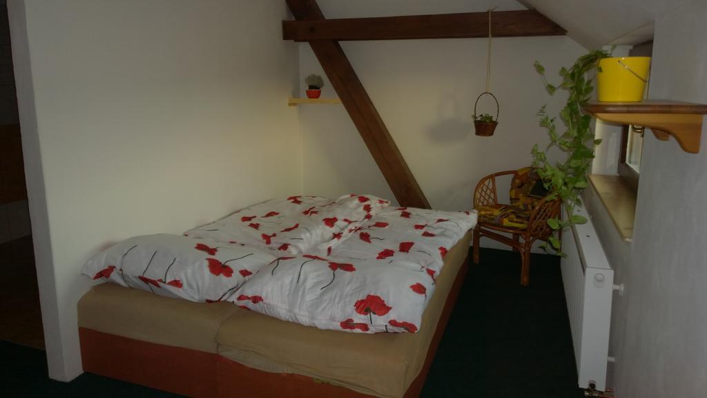 Penzion Eqilon Hotel Mělník Kültér fotó