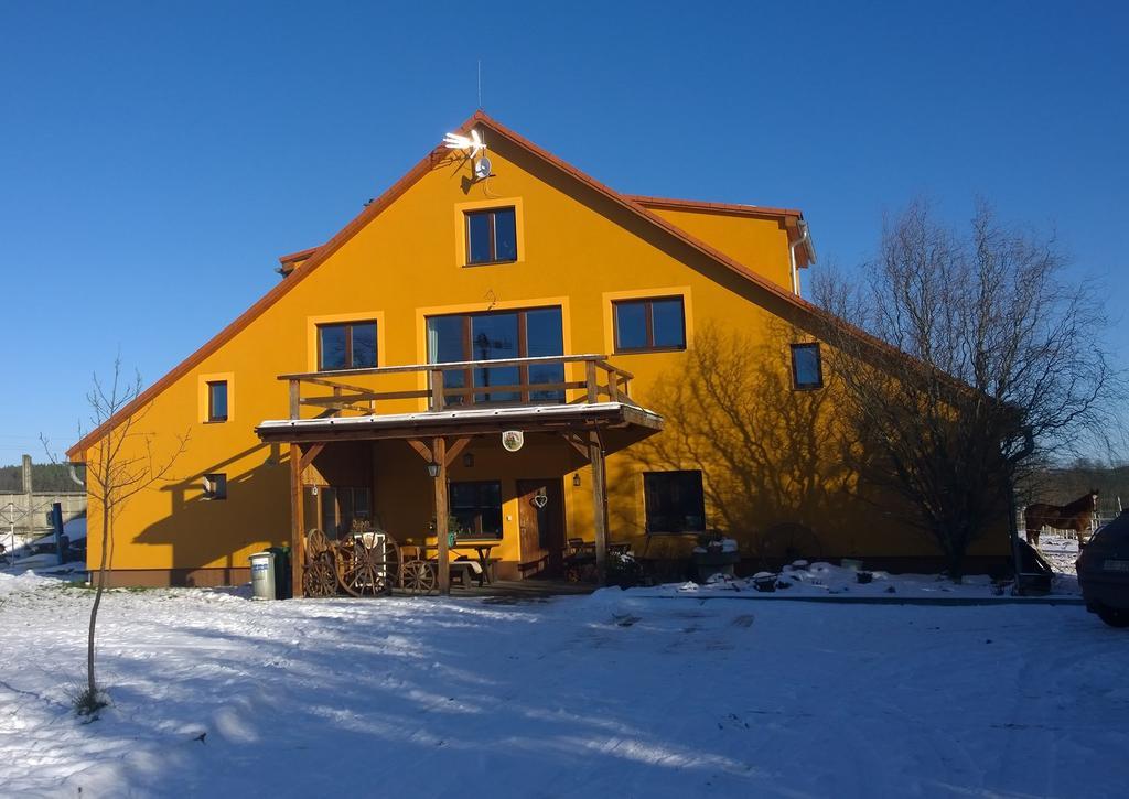 Penzion Eqilon Hotel Mělník Kültér fotó